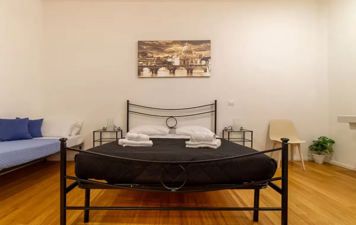 Double bed and single bed in the same room